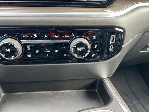 Used 2022 Chevrolet Silverado 1500 High Country w/ High Country Premium Package image 32