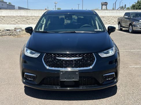 Used 2024 Chrysler Pacifica Limited FWD image 7