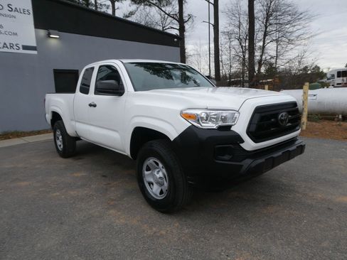 Used 2021 Toyota Tacoma SR image 3