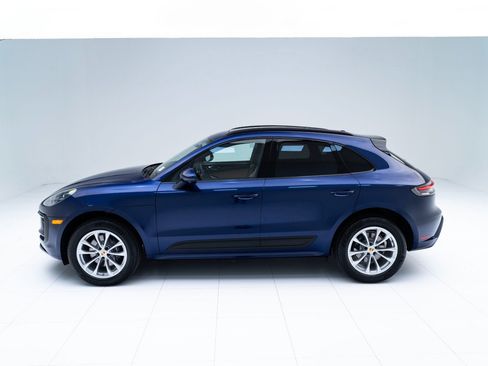 Certified 2026 Porsche Macan AWD/4WD image 2