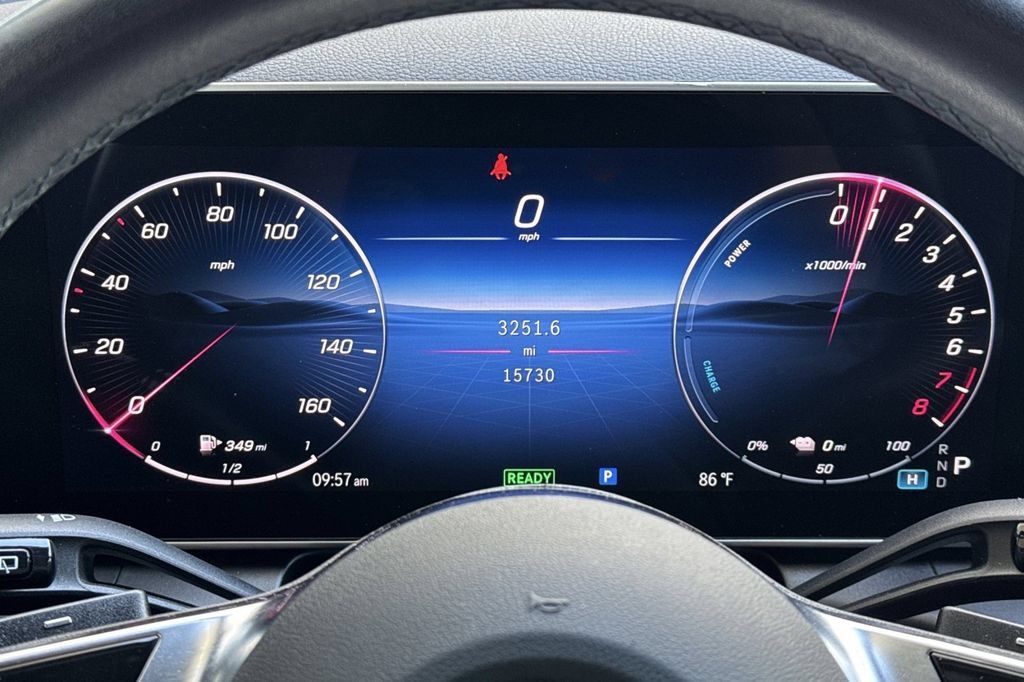 Used 2025 Mercedes-Benz GLC 350e 4MATIC image 32