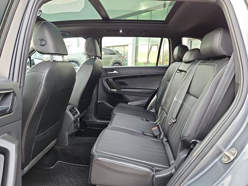 Used 2022 Volkswagen Tiguan SE R-Line image 10