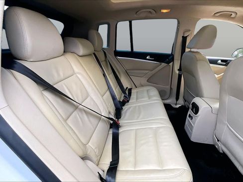 Used 2013 Volkswagen Tiguan SEL FWD image 19