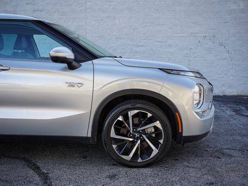 Used 2023 Mitsubishi Outlander SE image 16