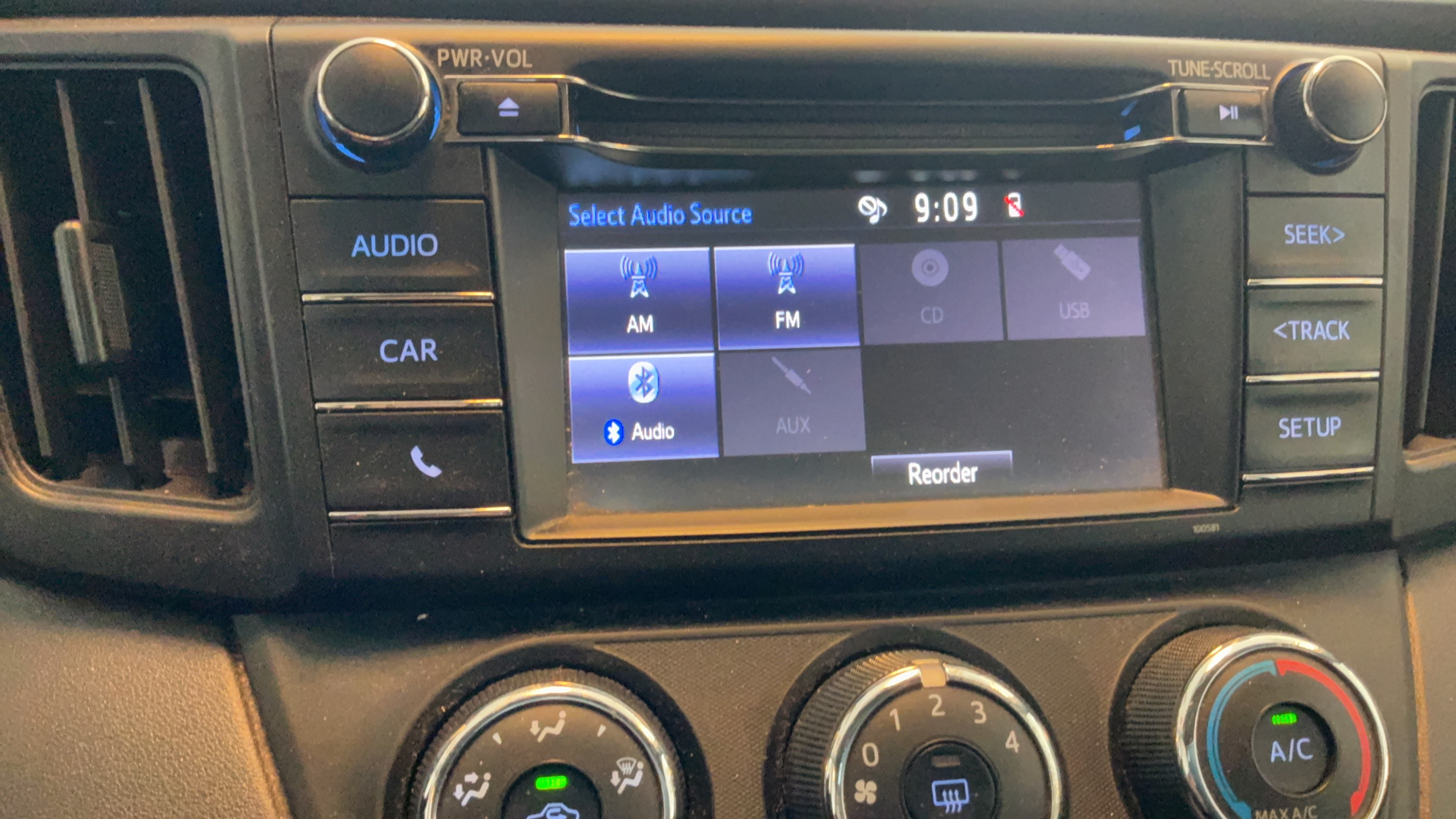 Used 2016 Toyota RAV4 LE FWD image 11