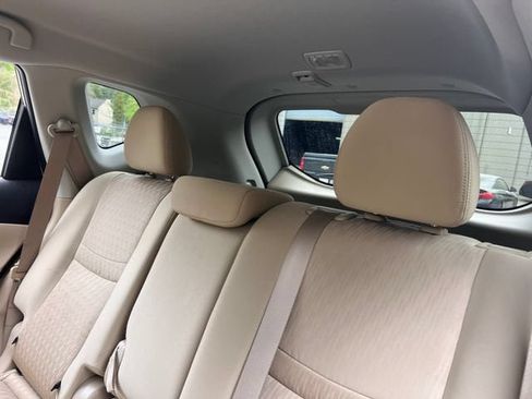 Used 2020 Nissan Rogue SV FWD image 19