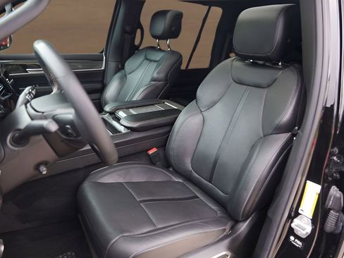 Used 2022 Jeep Wagoneer Series II w/ Convenience Group I RWD image 7