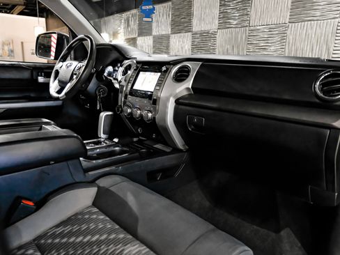Used 2019 Toyota Tundra SR5 w/ SR5 Upgrade Package AWD/4WD image 18