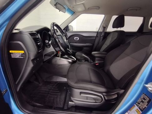 Used 2019 Kia Soul + FWD image 18