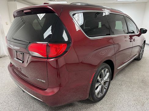 Used 2018 Chrysler Pacifica Limited w/ Tire & Wheel Group image 5