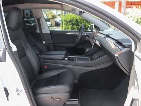Used 2024 Tesla Model Y Long Range RWD image 41