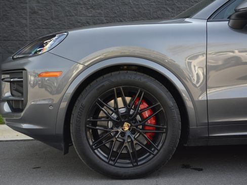 Certified 2024 Porsche Cayenne S AWD/4WD image 41