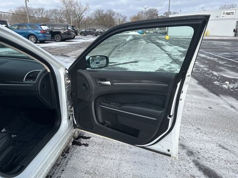 Used 2021 Chrysler 300 Touring L image 16