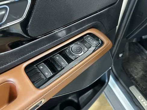 Used 2022 Lincoln Aviator Reserve w/ Class IV Trailer Tow Package image 13