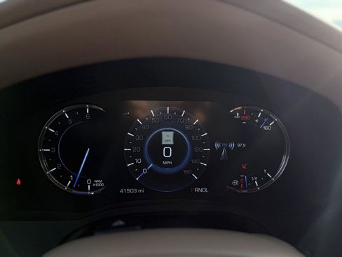 Used 2018 Cadillac Escalade Platinum image 17