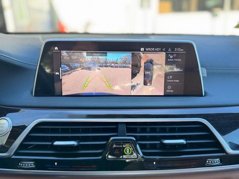 Used 2022 BMW 750i xDrive w/ M Sport Package image 14