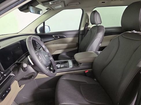 Certified 2026 Kia Carnival LXS FWD image 12