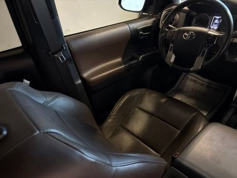 Used 2021 Toyota Tacoma Limited AWD/4WD image 31