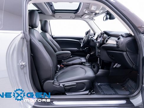 Used 2023 MINI Cooper 2-Door Hardtop image 44
