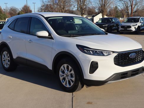 Used 2023 Ford Escape Active w/ Tech Pack #2 image 3