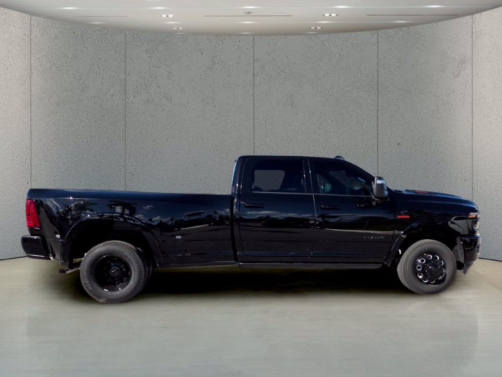 New 2027 RAM 3500 Laramie AWD/4WD image 4