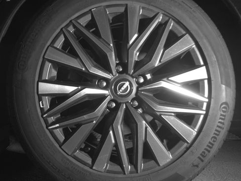 Used 2025 Nissan Altima 2.5 SV FWD image 14