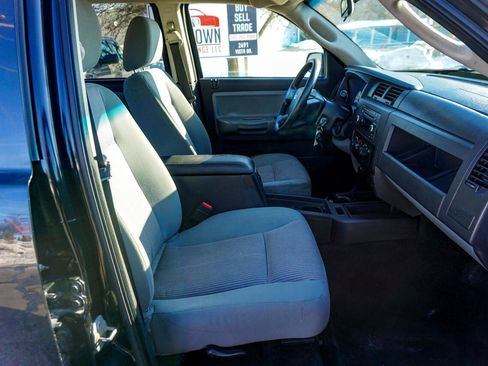 Used 2011 Dodge Dakota 4WD Crew Cab SXT image 21