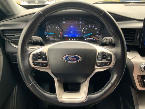 Used 2021 Ford Explorer XLT AWD/4WD image 16