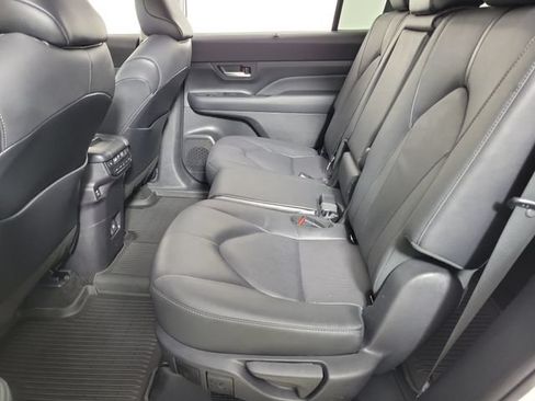 Used 2024 Toyota Grand Highlander AWD Hybrid image 12
