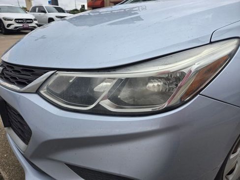 Used 2017 Chevrolet Cruze LS image 9