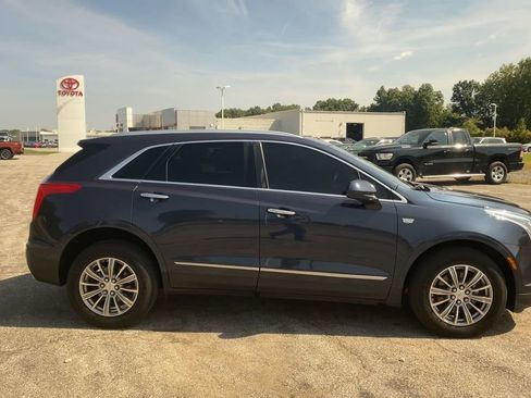 Used 2018 Cadillac XT5 Luxury w/ Driver Awareness Package image 9