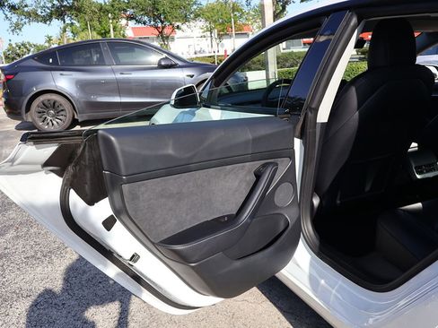 Used 2022 Tesla Model 3 Performance AWD/4WD image 27