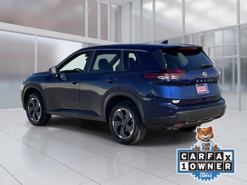 Certified 2025 Nissan Rogue SV FWD image 4