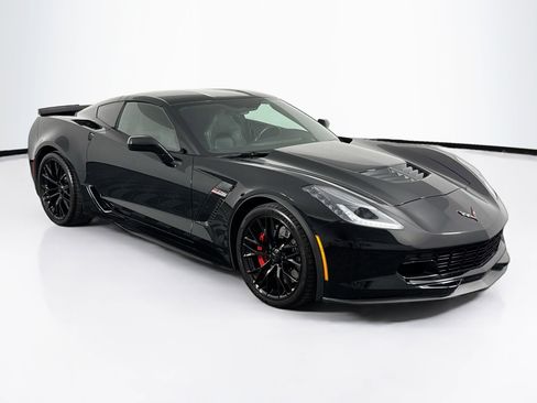 Used 2019 Chevrolet Corvette Z06 RWD image 2