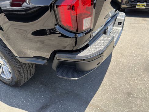 Used 2026 Chevrolet Colorado LT RWD image 19