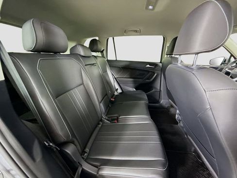 Used 2022 Volkswagen Tiguan SE image 25