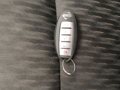 Used 2020 Nissan Rogue SV image 32