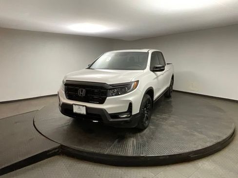 Certified 2025 Honda Ridgeline Black Edition image 3