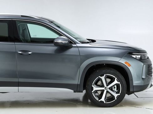 New 2026 Volkswagen Tiguan SE image 12