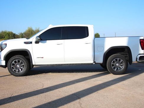 Used 2024 GMC Sierra 1500 AT4 w/ Technology Package AWD/4WD image 7