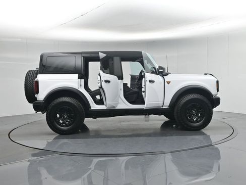 Used 2025 Ford Bronco Badlands image 5