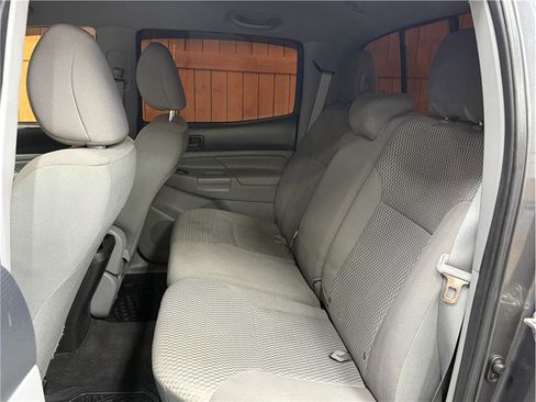 Used 2015 Toyota Tacoma 4x4 Double Cab w/ Convenience Package image 16