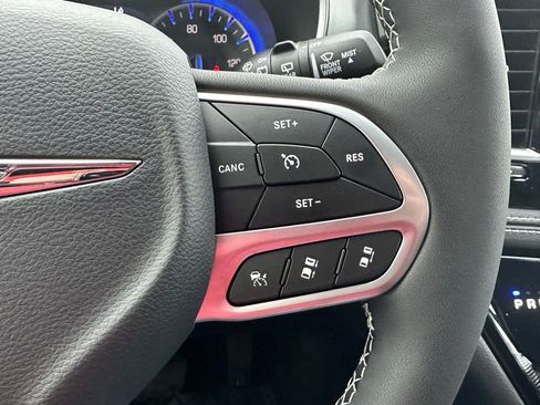 New 2026 Chrysler Pacifica Limited image 23