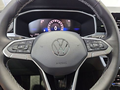 New 2026 Volkswagen Taos SE FWD image 21