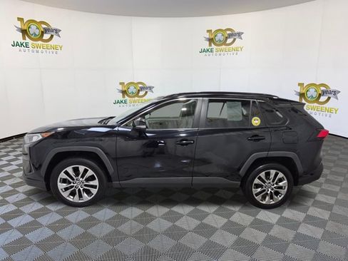 Used 2020 Toyota RAV4 XLE Premium AWD/4WD image 6