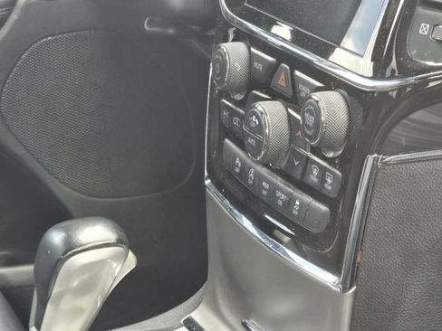 Used 2021 Jeep Grand Cherokee Limited AWD/4WD image 17
