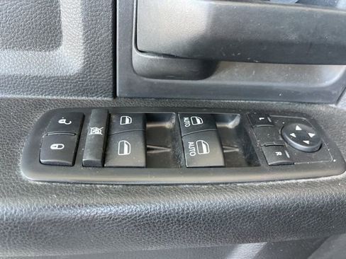 Used 2018 RAM 2500 Tradesman w/ Chrome Appearance Group image 18