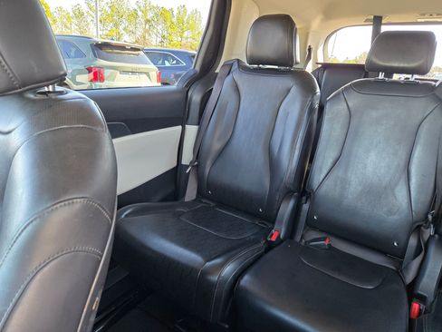 Certified 2023 Kia Carnival LX image 12