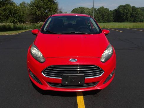 Used 2015 Ford Fiesta SE w/ Equipment Group 201A FWD image 3