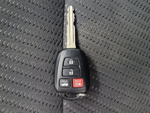 Used 2017 Toyota Camry LE FWD image 32